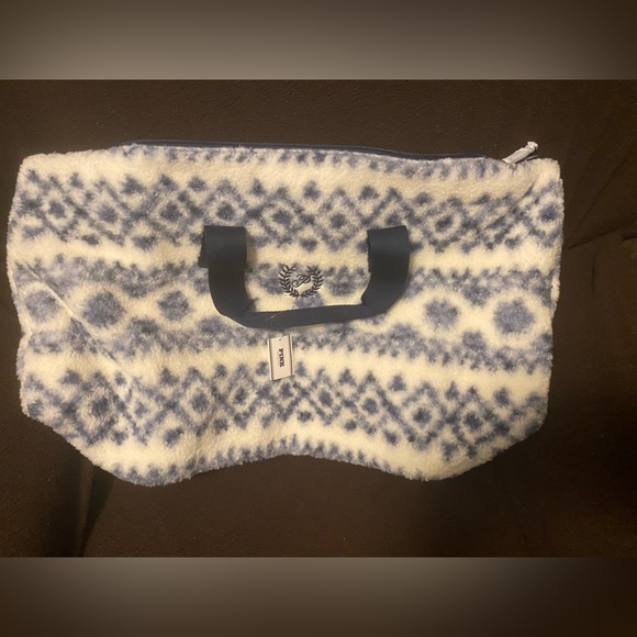 Pink Victoria’s Secret fair isle Sherpa weekender bag - Picture 4 of 7